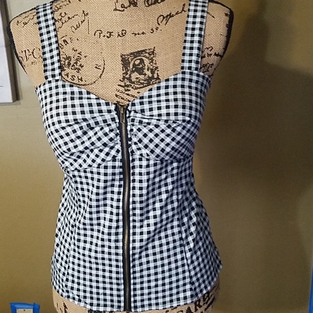Cute gingham top